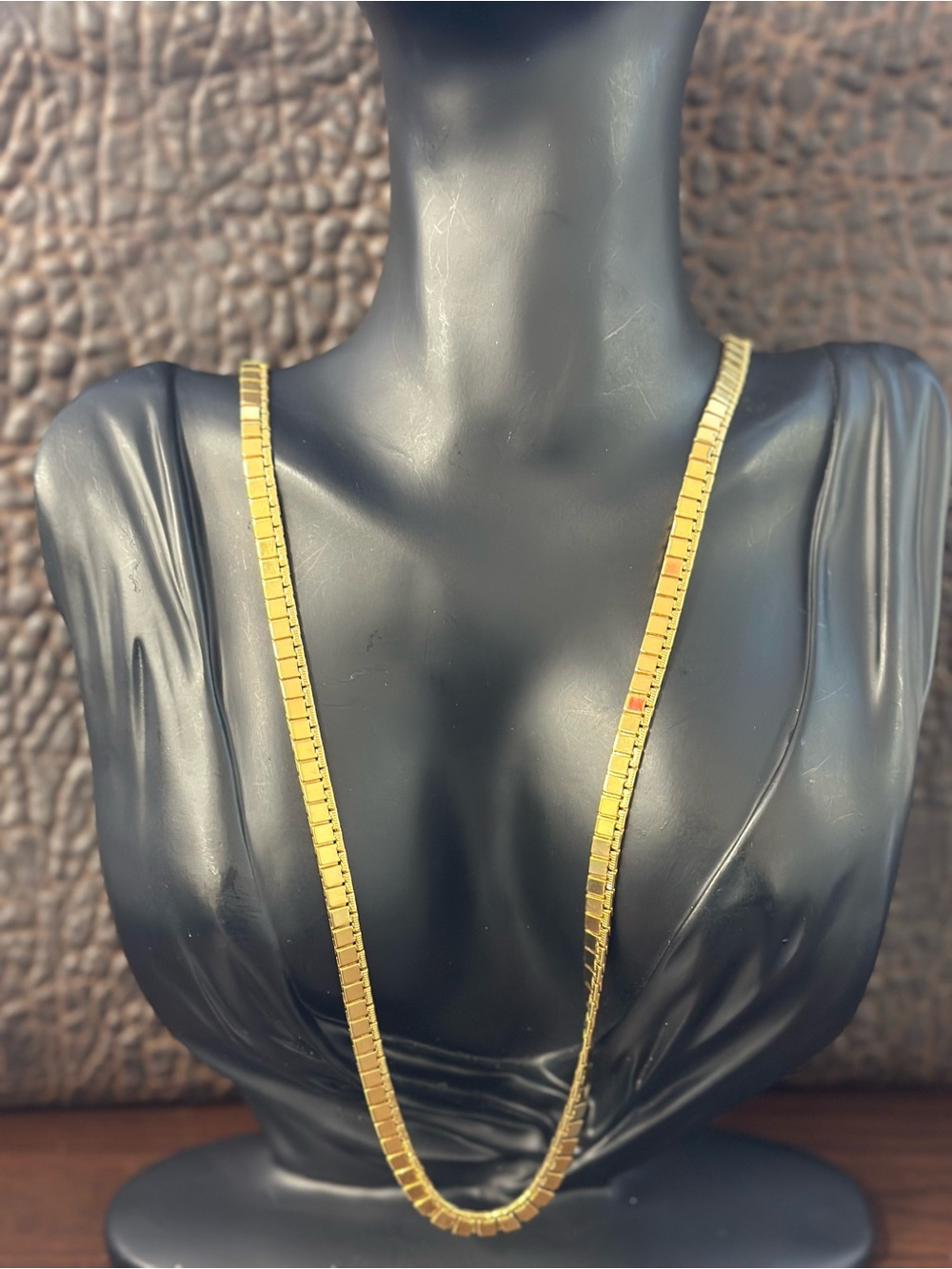 1980’s Monet Vintage Elegant Gold-Tone Box Chain Necklace - Women's Jewelry